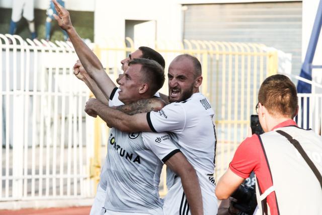 余嘉豪17+12吴前15分 浙江大胜上海3-2进四强