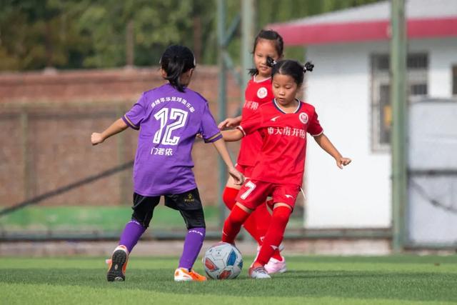 布朗尼17分4板3断 勇士大胜湖人58分豪取6连胜